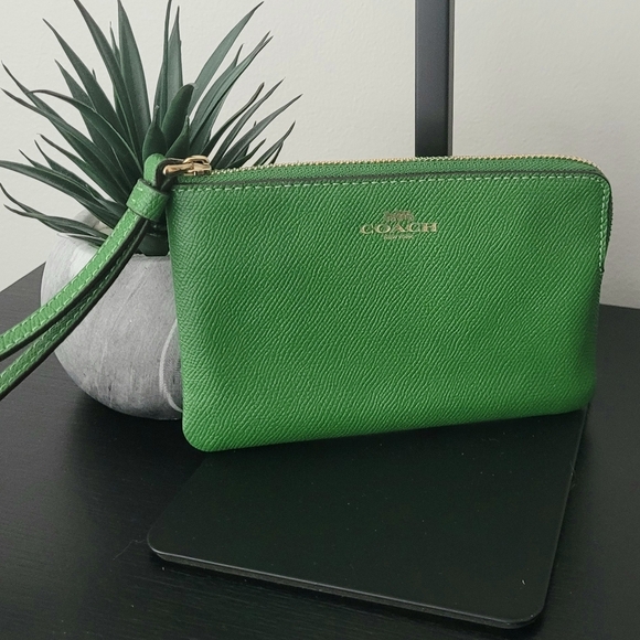 Coach Vibrant Green Leather Wristlet - Picture 1 of 7